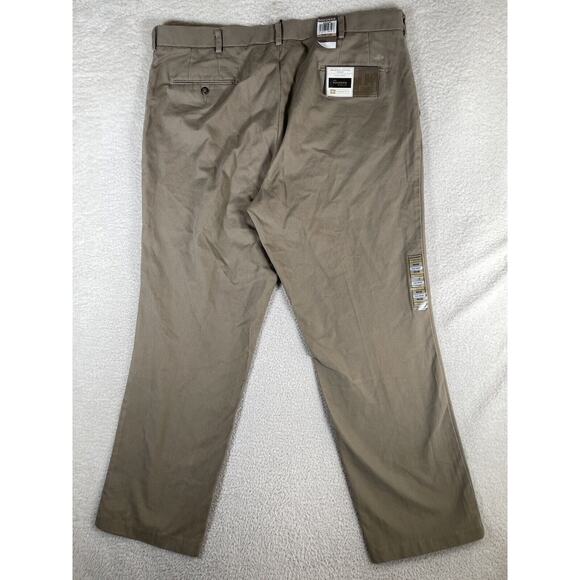 NEW Dockers Pants Mens 42x32 Beige D3 Classic Fit Comfort Waist Khaki Office NWT - Picture 2 of 16